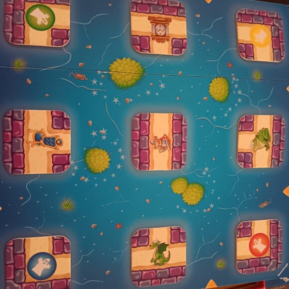 Ravensburger Labyrinth Junior Board Game Classic Maze Ages 5-8 Castle Fun - Picture 4 of 5